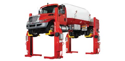 MACH WIRELESS MCHW18 mobile column lift holding up a propane tanker truck