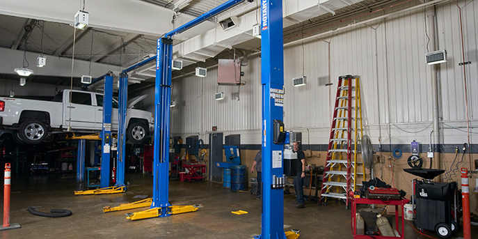 Two-Post Versus Four-Post Automotive Lifts | Allied, Inc.