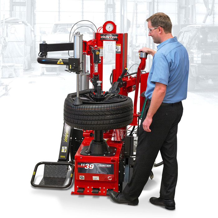 The TC39 center clamp tire changer by Hunter